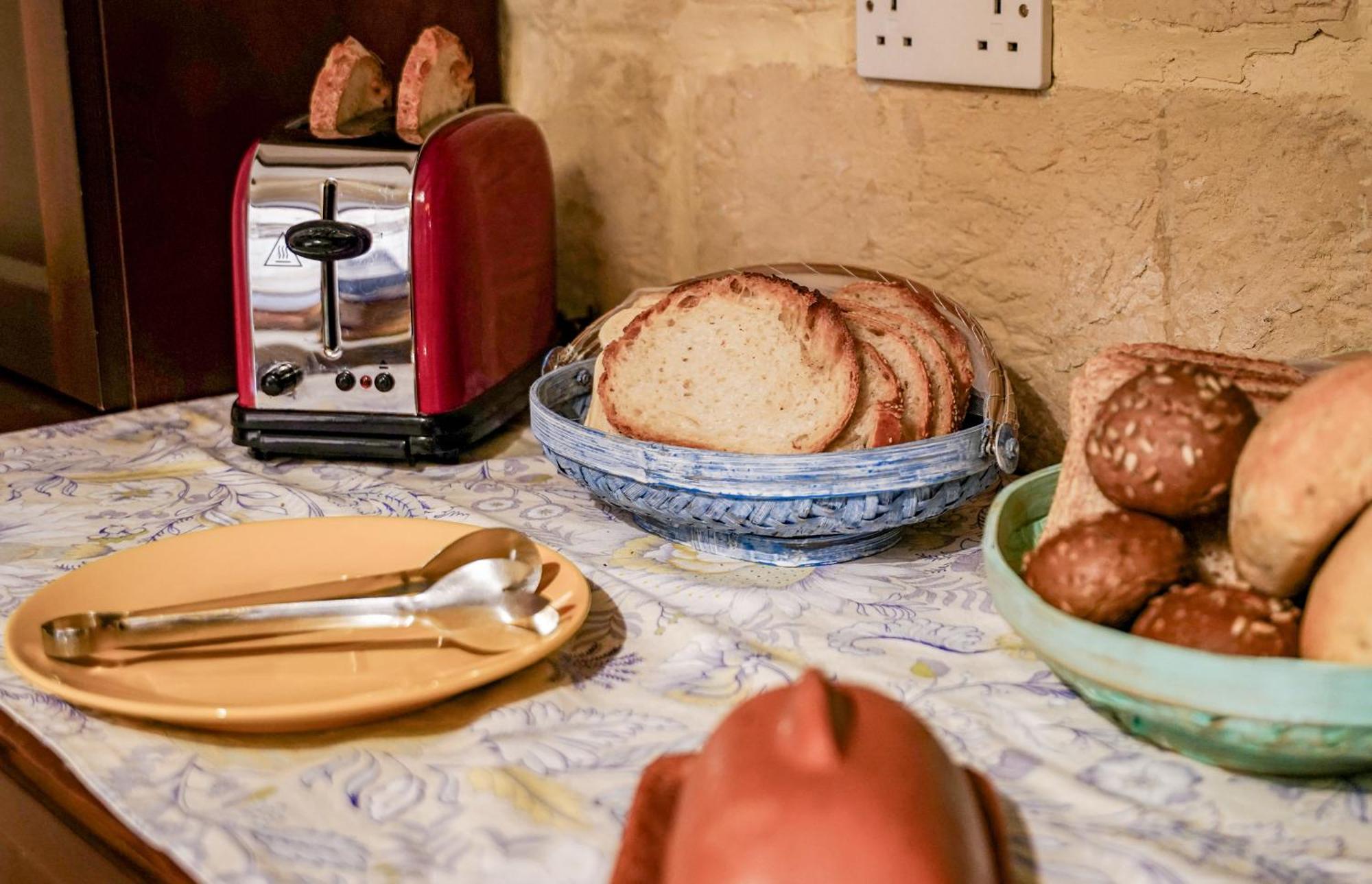 Saint Julian's ザ ストーンハウス Bed & Breakfast エクステリア 写真